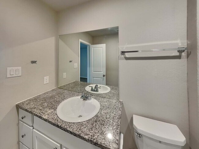 Building Photo - 10511 Varmus Dr