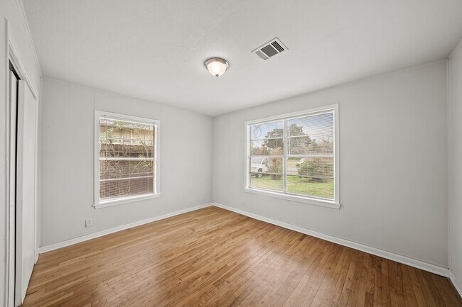 Building Photo - 6806 Woodrow St