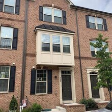 Building Photo - Modern 2BR + Office Townhome with Garage &...