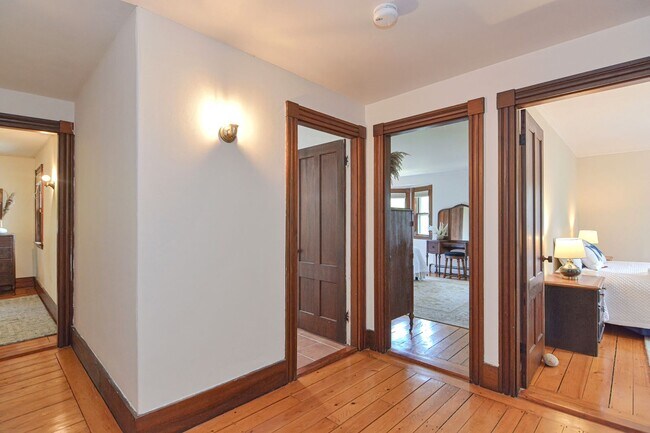 Building Photo - 16 Oakes Ln