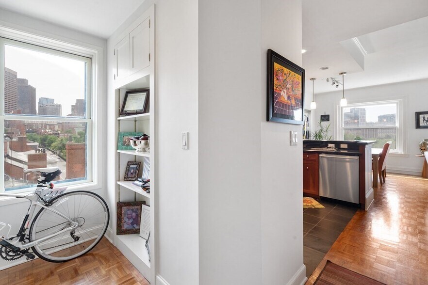 Building Photo - 48 Beacon St