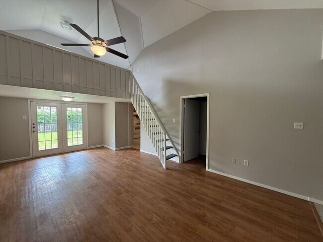 Building Photo - 609 Trout St