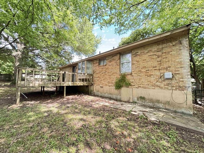 Building Photo - 4694 McCrory Ave