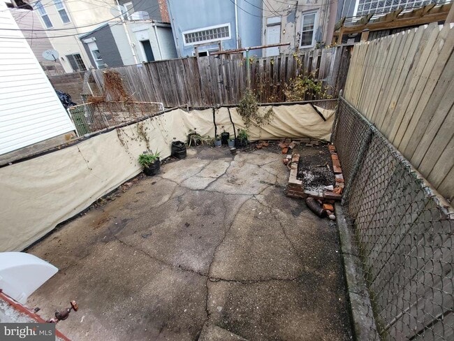 Building Photo - 617 Archer St