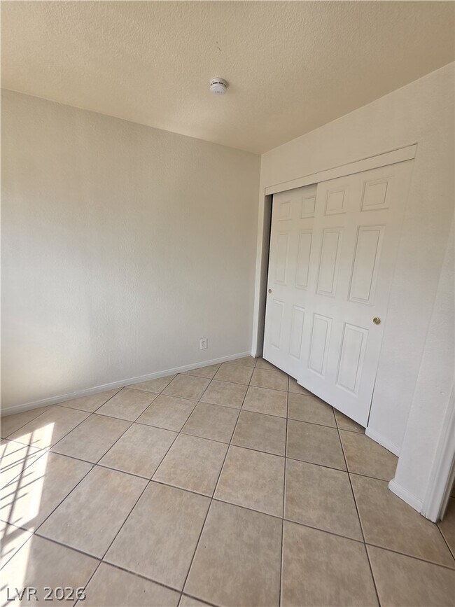 Building Photo - 412 W Monroe Ave