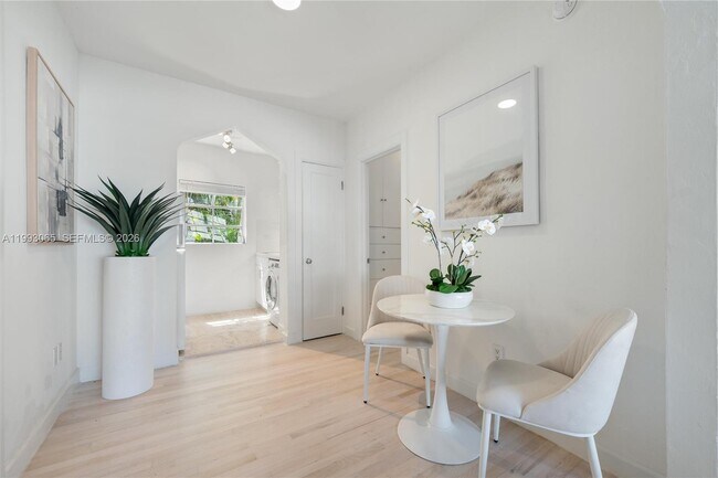 Building Photo - 750 Española Wy