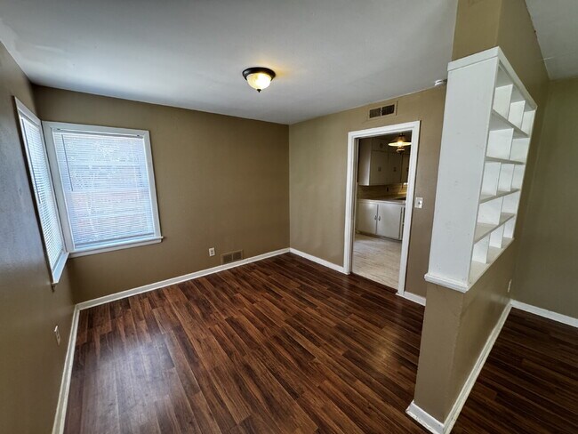 Building Photo - Stunning 3 Bedroom Home Located in the Medical District