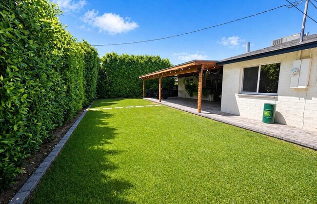 Building Photo - 1237 E Riviera Dr