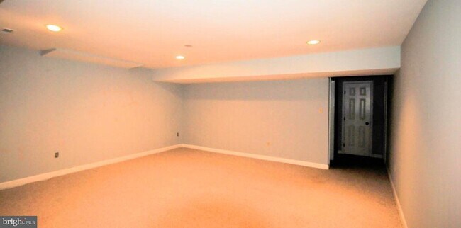 Building Photo - 1506 Chain Bridge Ct