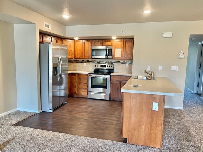 Primary Photo - West Greeley Townhome with Garage!