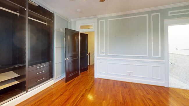 Building Photo - Spacious Three Bedroom Home W/Backyard, Ba...