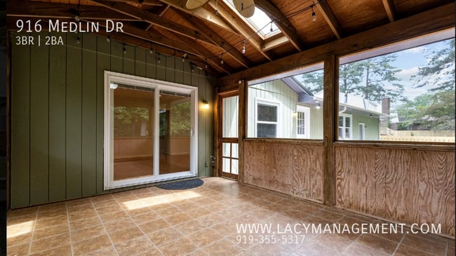 Building Photo - 916 Medlin Dr