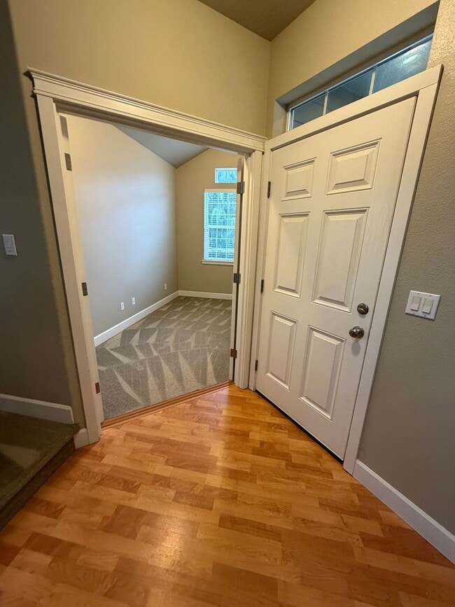 Building Photo - 3-Bed/2.5 Bath + Office & Bonus Room on Quiet Dead-End Street