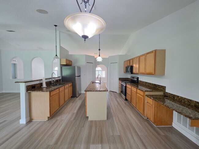 Building Photo - Beautiful 4 Bedroom in Gated Compass Pointe