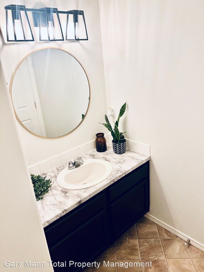 Building Photo - 3 br, 2.5 bath House - 714 N Penrose St