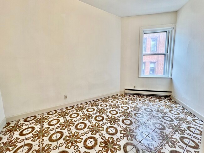 Building Photo - 84 N Margin St