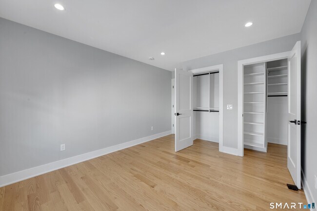 Building Photo - 20 Bouton St