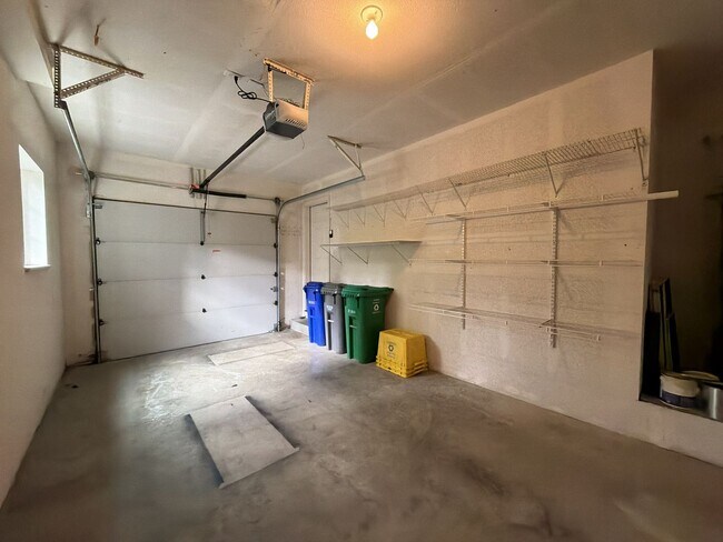 Building Photo - 9605 NW Miller Hill Dr