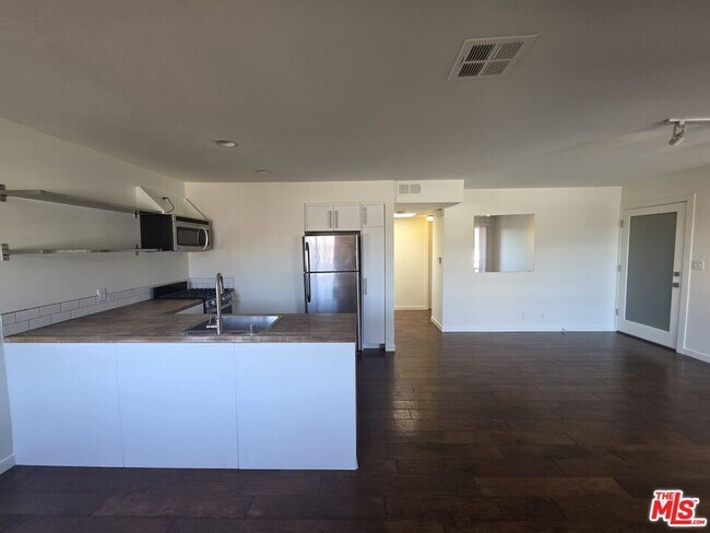 Building Photo - 2241 Branden St