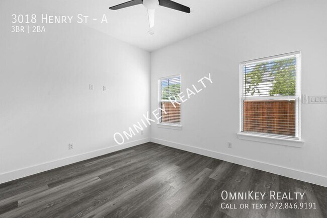 Building Photo - 3018 Henry St