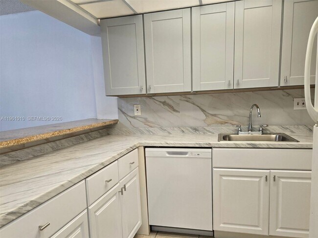 Building Photo - 5921 Washington St