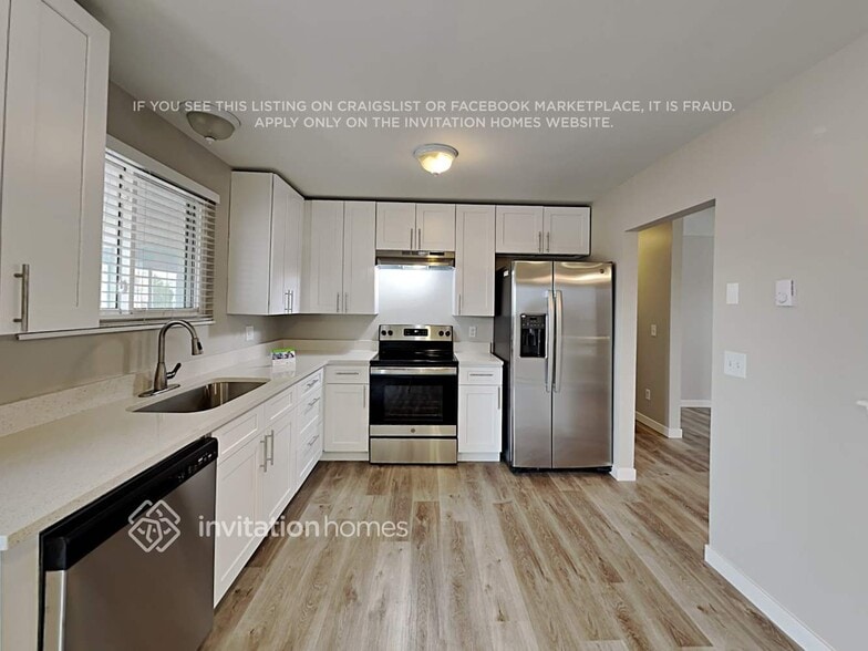Building Photo - 18339 E Iowa Dr
