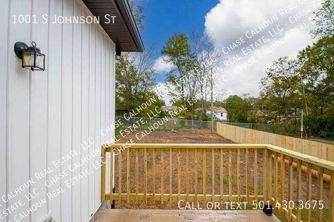 Building Photo - 1001 Johnson St