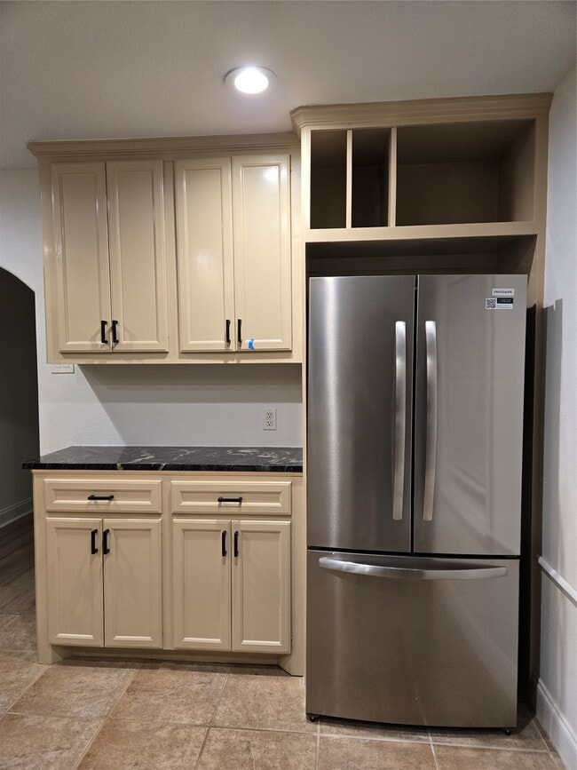 Building Photo - 917 Adele St