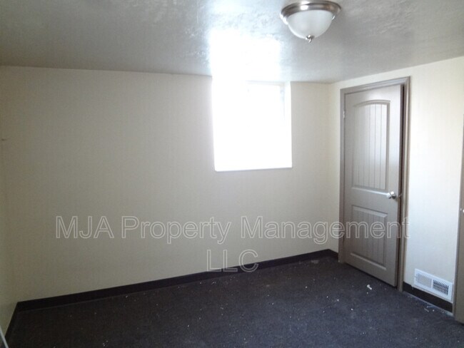 Building Photo - 1458 N 300 W