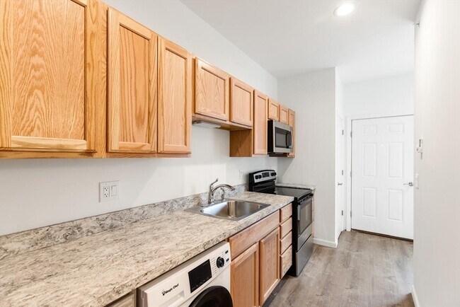 Building Photo - 50 R Maplewood Ave