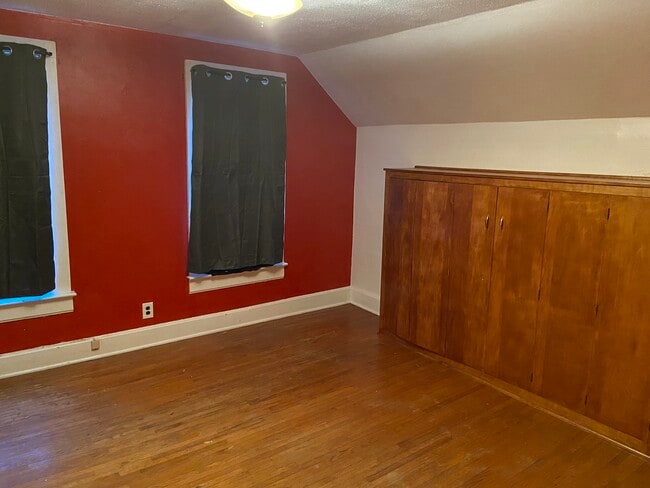 Building Photo - 458 N 6th St