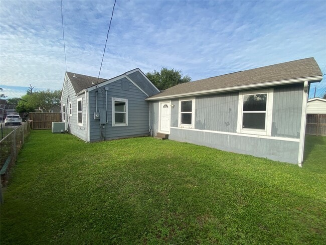 Building Photo - 7619 Ilex St