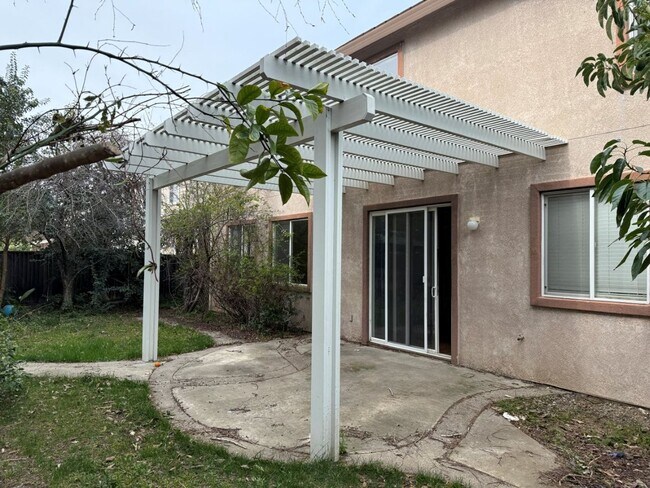 Building Photo - Modern 4 Bedroom w/ Loft Stonegate Area Vacaville *Star Rentals