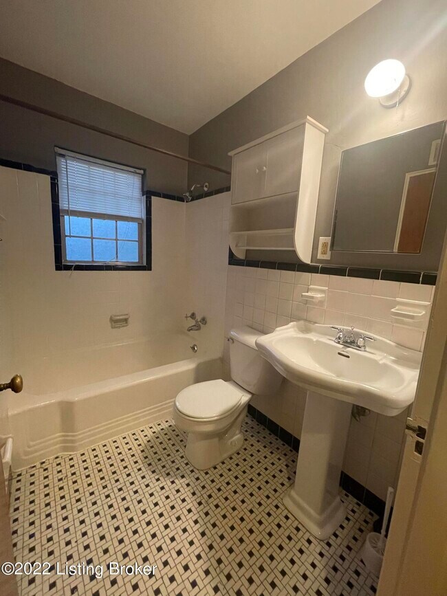 Building Photo - 2201 Cherokee Pkwy