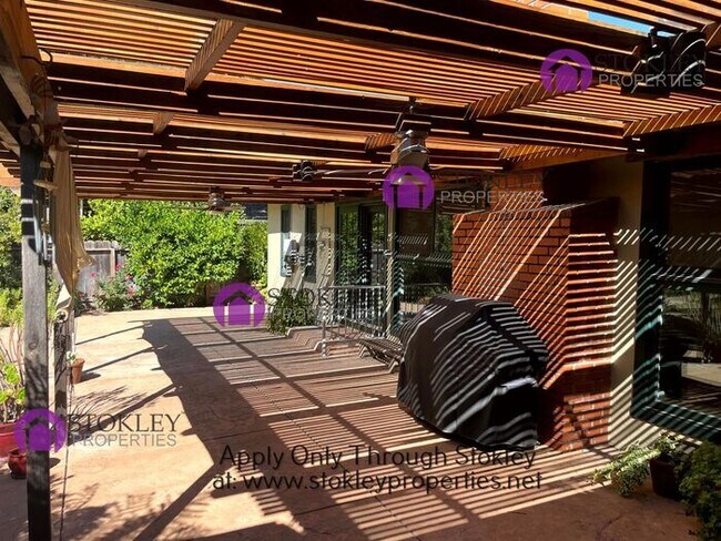 Building Photo - 823 Wiget Ln
