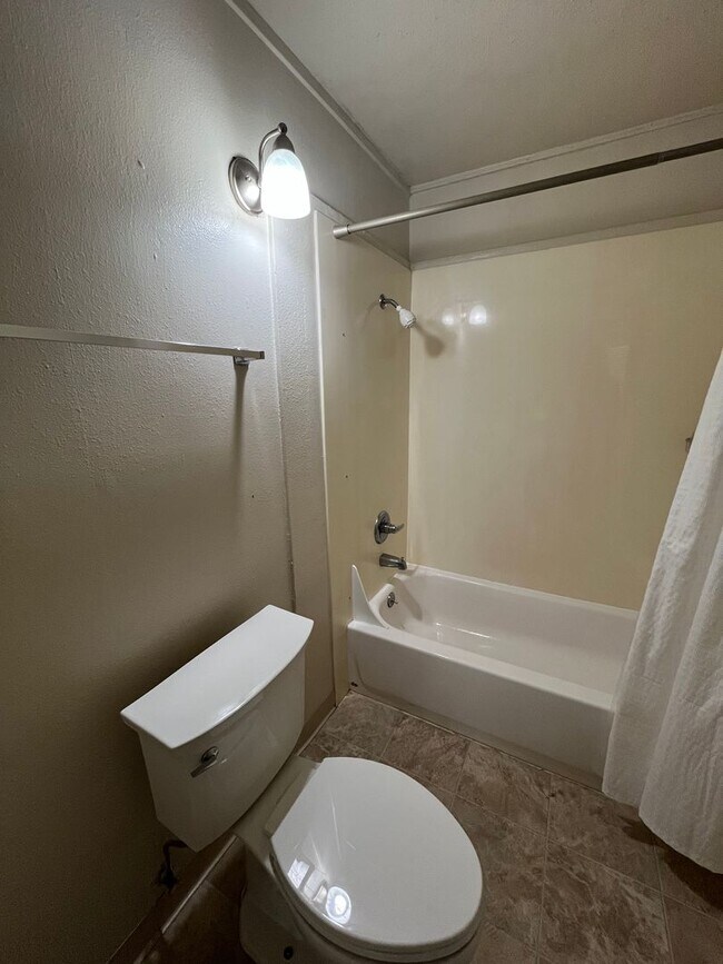 Building Photo - Adeline 615-617