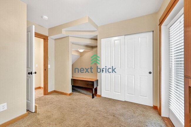 Building Photo - BEAUTIFUL 3 BEDS & 2.5 BATH TOWNHOME FOR RENT