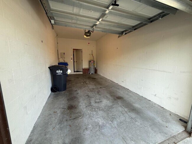 Building Photo - 2807 Lantern Hill Ave