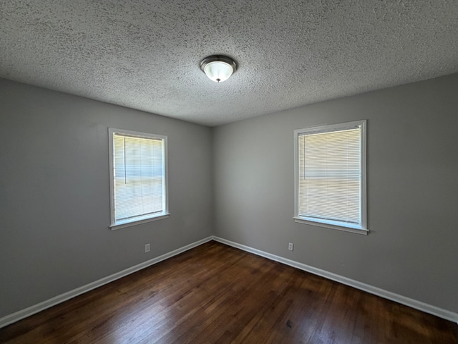 Building Photo - Charming 3BR/1.5BA Bartlett Area Home | Brick Fireplace, Tile Kitchen & Fenced Yard