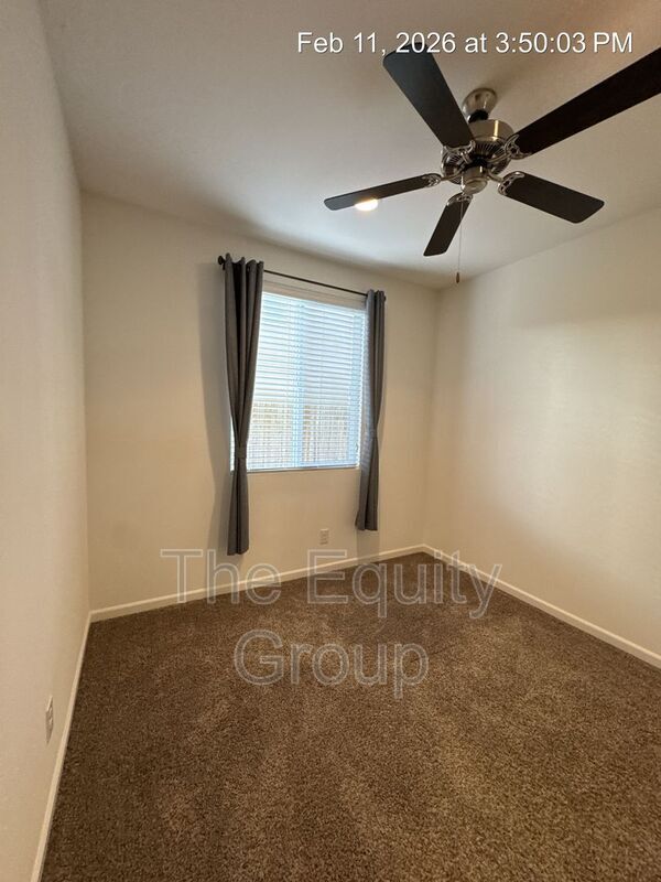 Building Photo - 4418 W Robin Ave