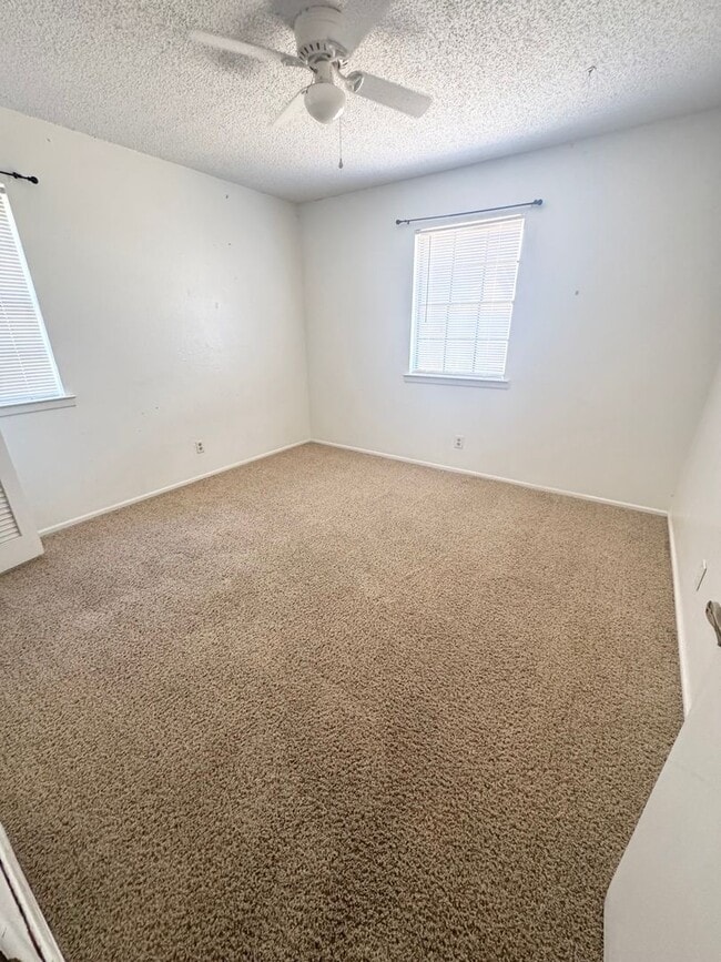 Building Photo - 3 Bed 2 Bath Ready To Rent ASAP!