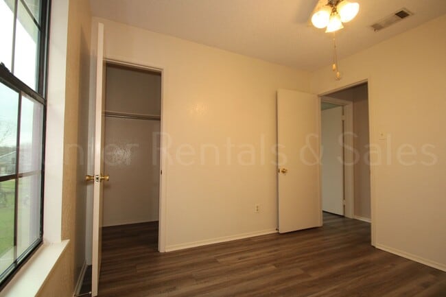 Building Photo - Welcome Home to Your Two-Story Retreat in Willow Springs!