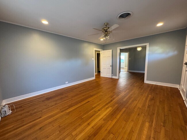 Building Photo - 1114 10th St