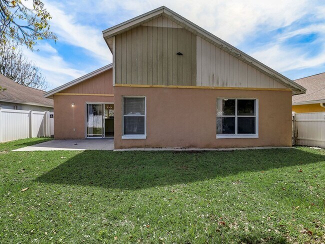 Building Photo - Beautiful 3-bedroom 2-bathroom house in th...