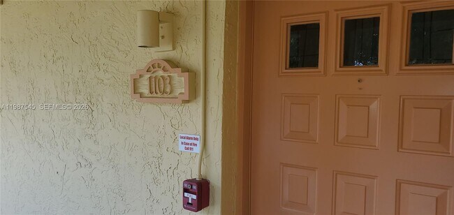 Building Photo - 1103 Coral Club Dr