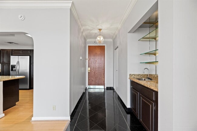 Building Photo - 5150 Hidalgo St