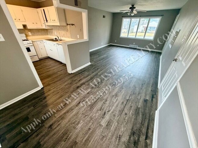 Building Photo - Cozy 3 Bed 1 Bath Home in Raytown-Available NOW!!