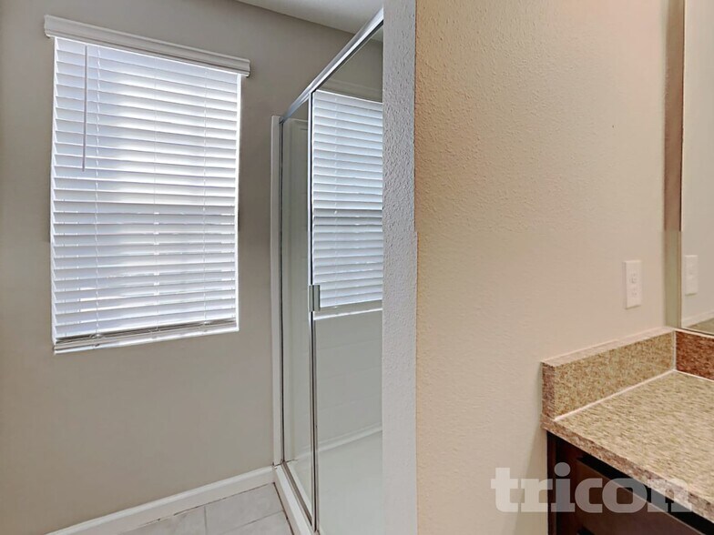 Building Photo - 2038 Sloans Outlook Dr