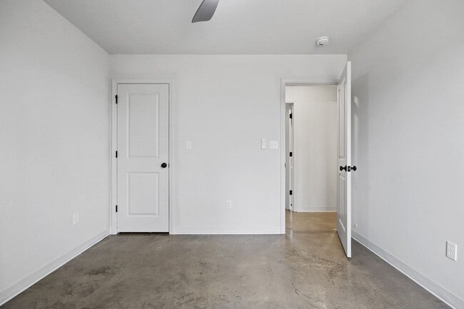 Building Photo - 204 3rd Ave
