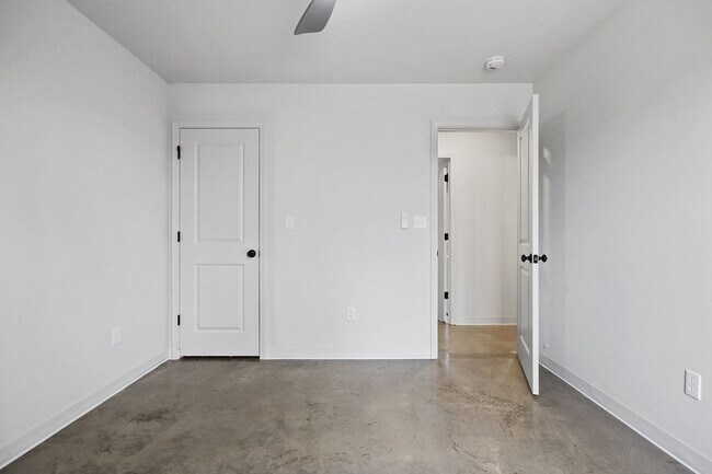 Building Photo - 204 Third Ave